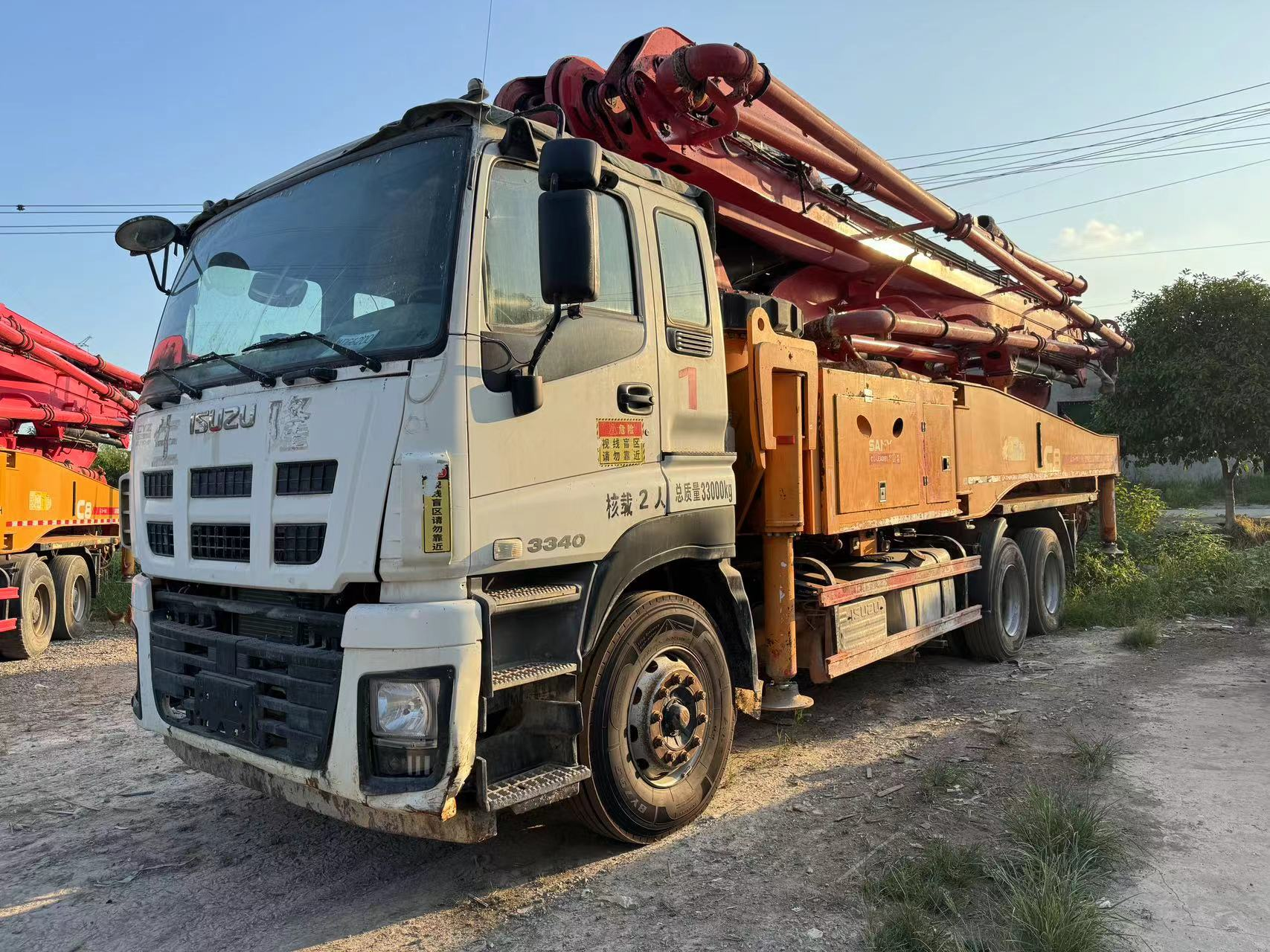 pompa per calcestruzzo sany boom pump da 47 m 2015, montata su camion, su telaio isuzu