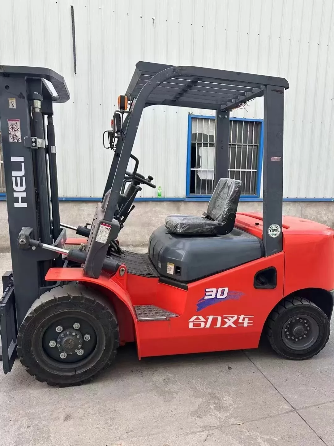 carrello elevatore mini diesel heli 3ton usato