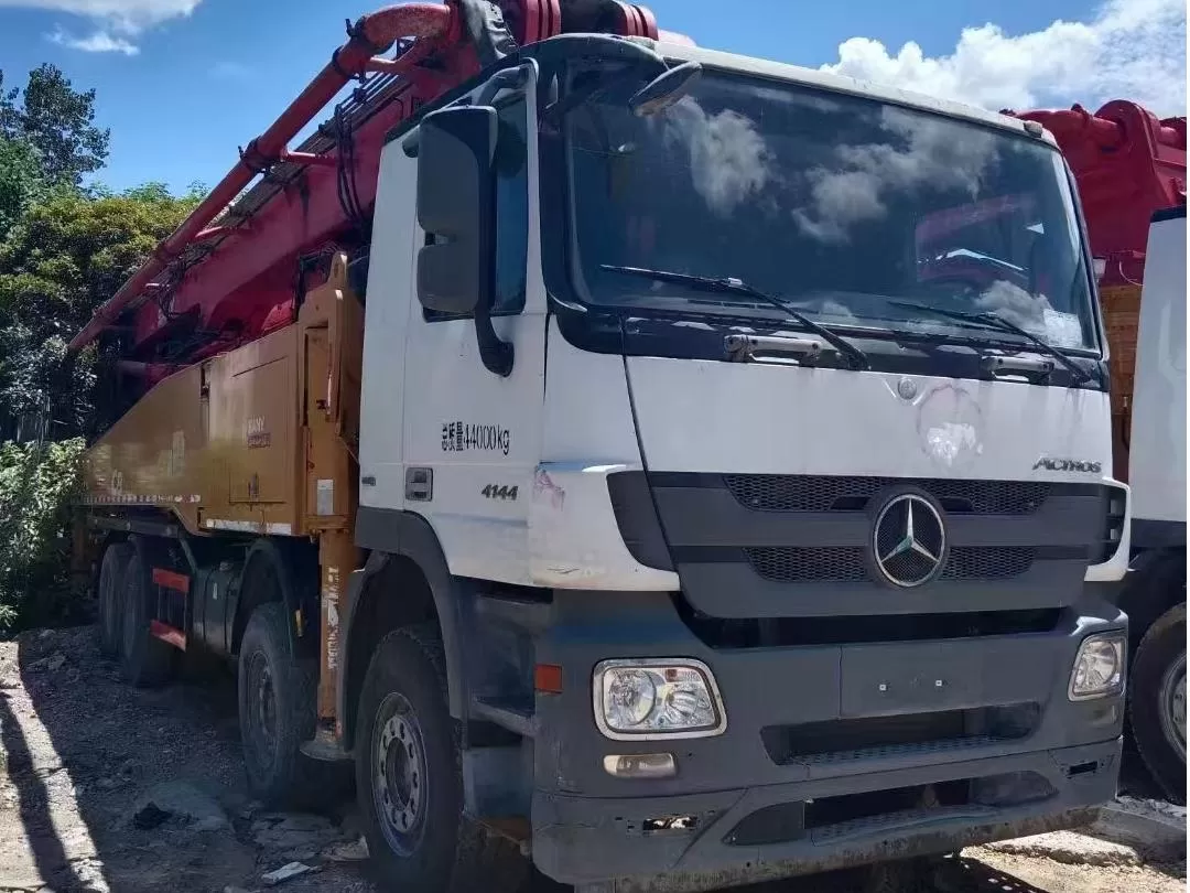 autopompa per calcestruzzo montata su camion sany boom pump 56m di alta qualità 2018 su telaio benz