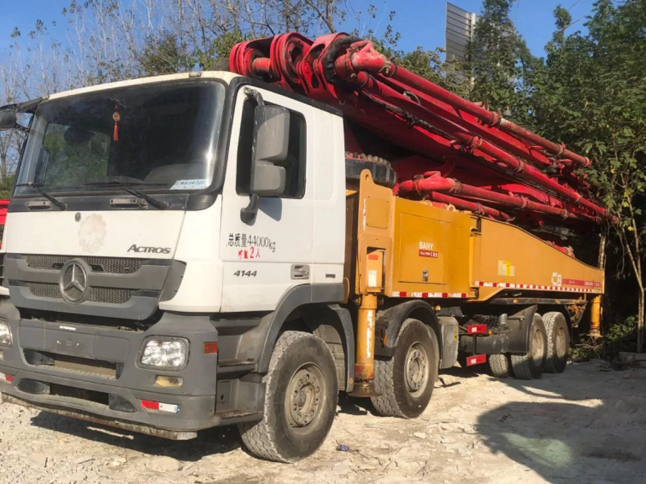 autopompa per calcestruzzo montata su camion sany boom pump 56m di alta qualità 2018 su telaio benz