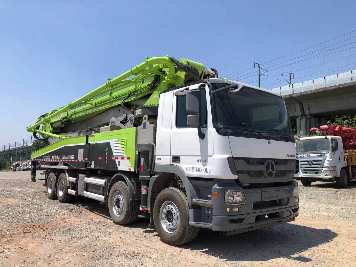 pompa per calcestruzzo zoomlion 2019 da 56 m, autopompa per calcestruzzo montata su camion su telaio benz