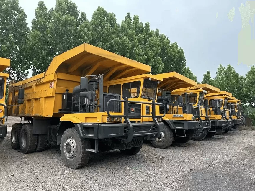 Camion per cassone ribaltabile minerario