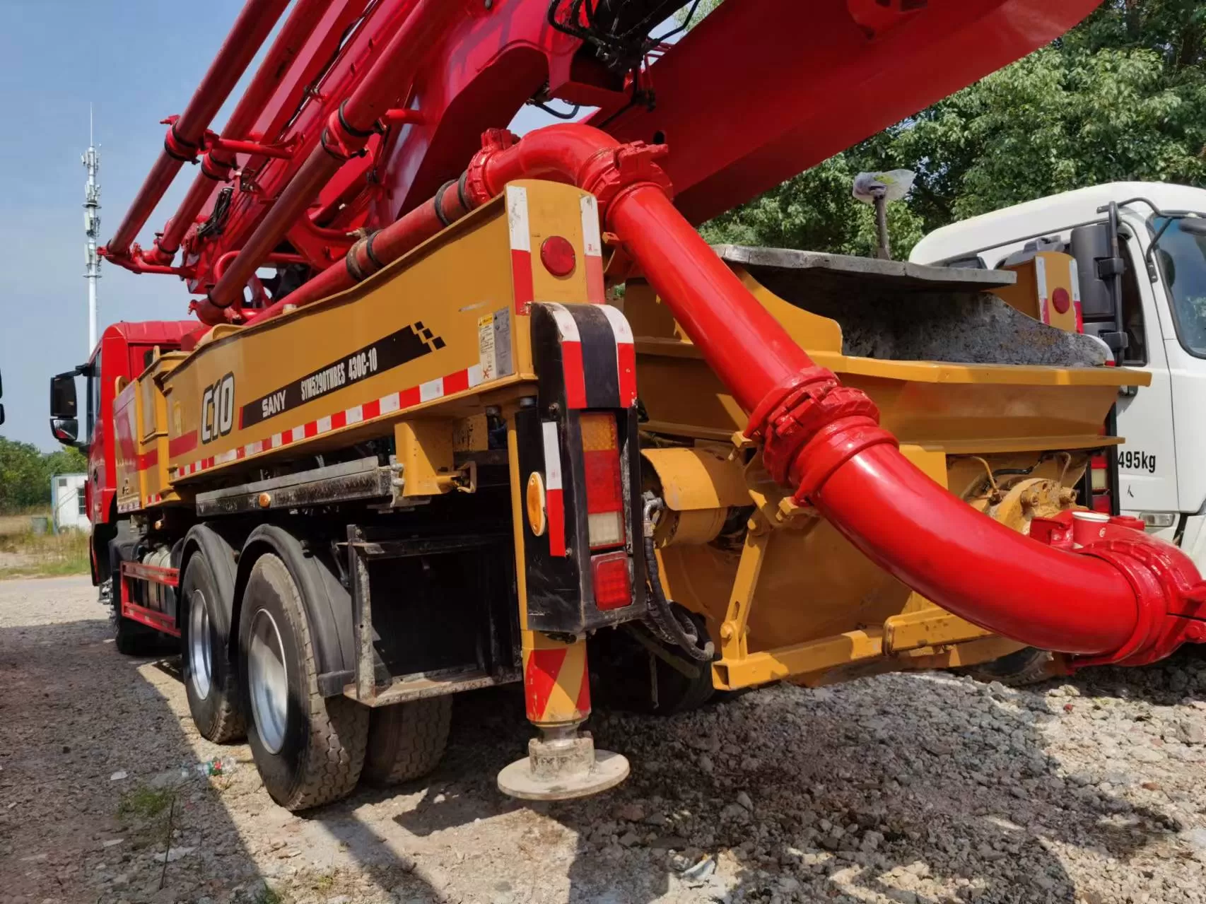 2020 pompa per calcestruzzo sany montata su camion per auto con braccio da 43 m su telaio sany