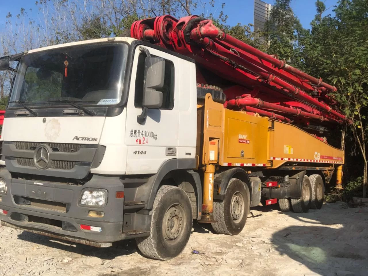 autopompa per calcestruzzo montata su camion sany boom pump 56m di alta qualità 2018 su telaio benz